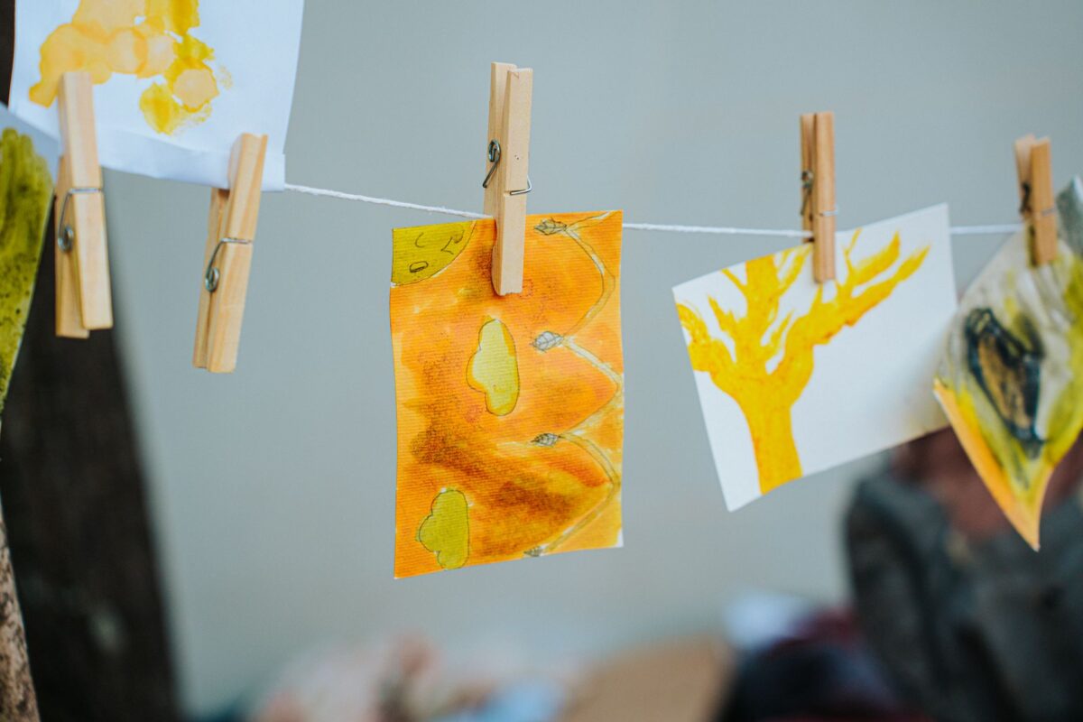 Grande Lessive « Photo (et) graphie » : trois ateliers lumière et dessin à faire avec les enfants